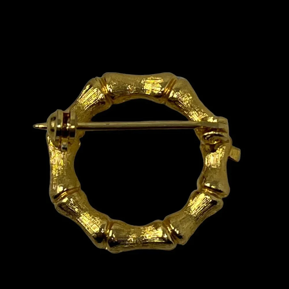 Vintage Brooch Round Circle Textured Gold Tone Bone Shaped Segments Pin‎